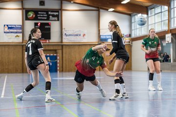 Bild 112 - wBJ HSG Kremperheide/Muensterdorf - HSG Joerl-Doppeleiche Vioel : Ergebnis: 34:23